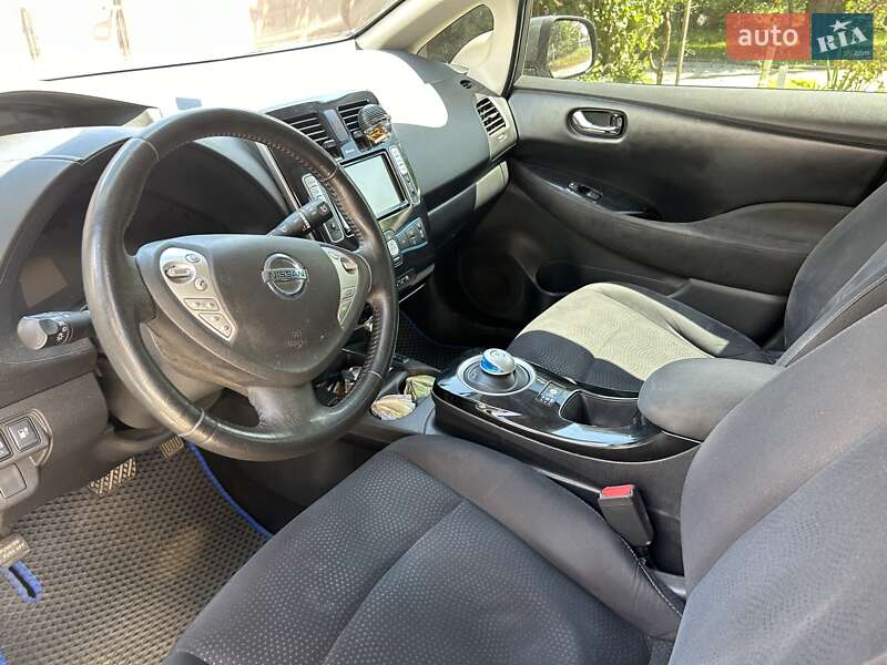 Хэтчбек Nissan Leaf 2015 в Чернигове