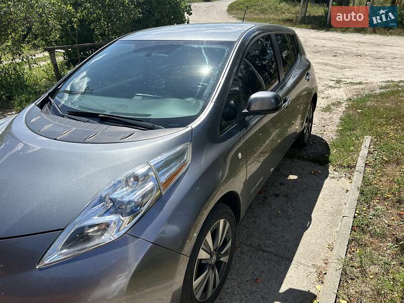 Хэтчбек Nissan Leaf 2015 в Чернигове