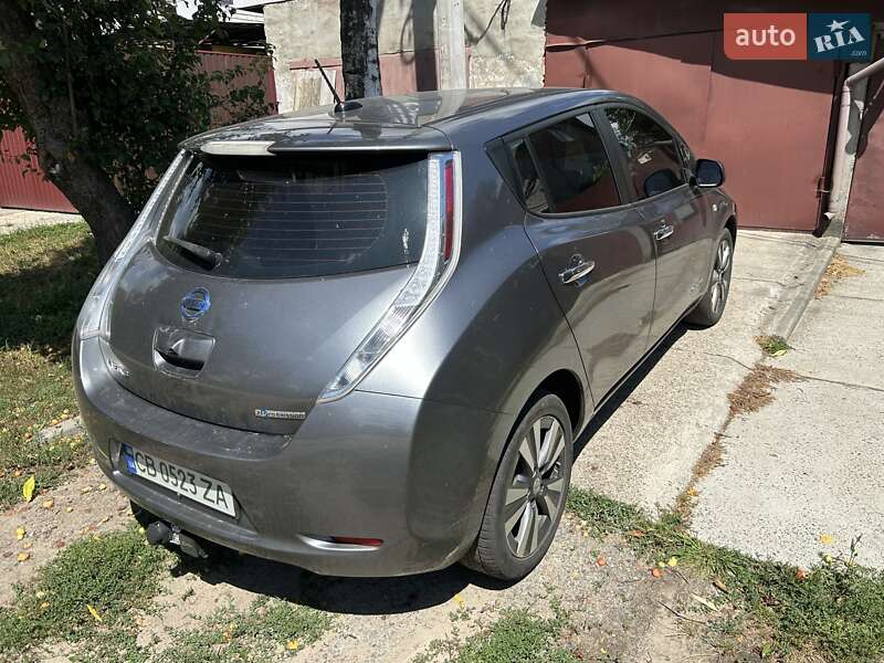 Хэтчбек Nissan Leaf 2015 в Чернигове