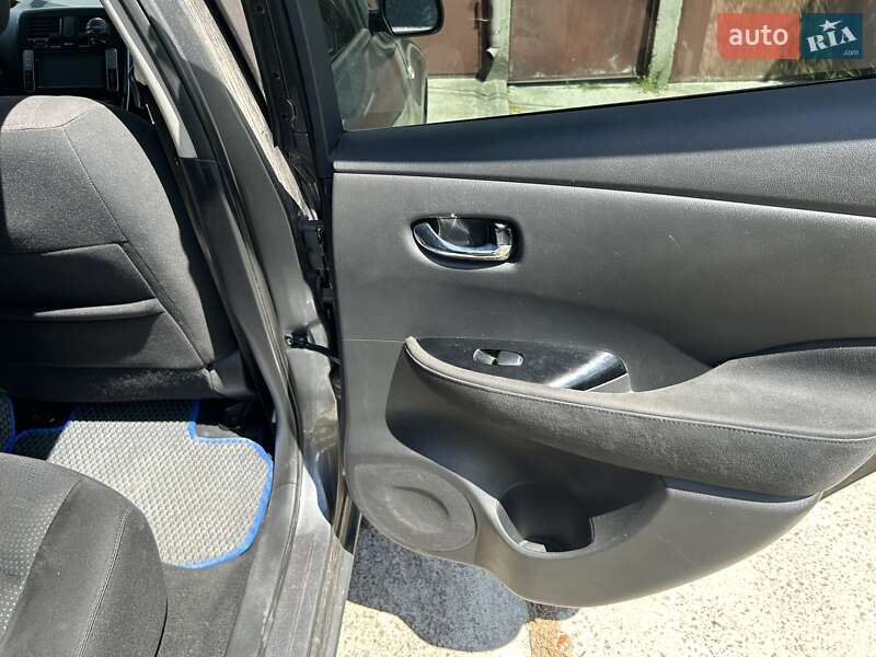 Хэтчбек Nissan Leaf 2015 в Чернигове
