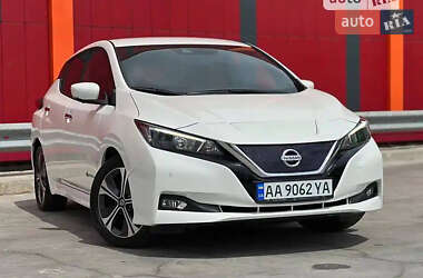 Хэтчбек Nissan Leaf 2019 в 