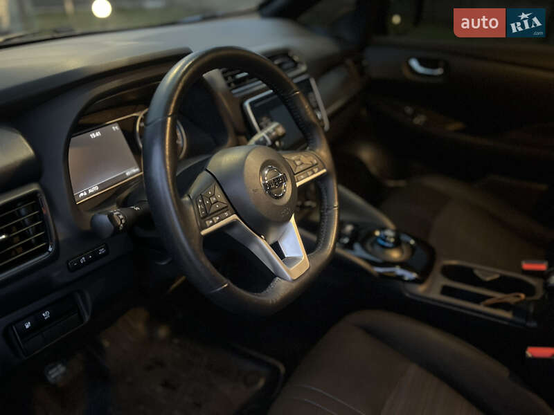 Хэтчбек Nissan Leaf 2018 в Днепре
