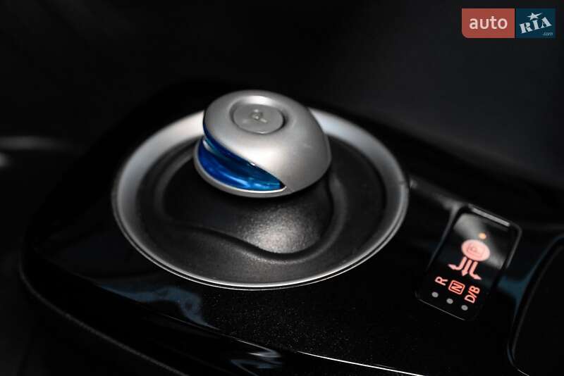 Хэтчбек Nissan Leaf 2016 в Киеве