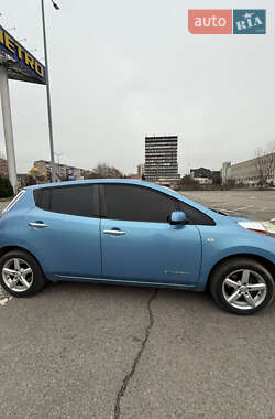 Хэтчбек Nissan Leaf 2011 в 