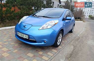 Хэтчбек Nissan Leaf 2012 в Измаиле