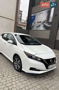 Хэтчбек Nissan Leaf 2022 в 
