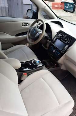 Хэтчбек Nissan Leaf 2014 в 
