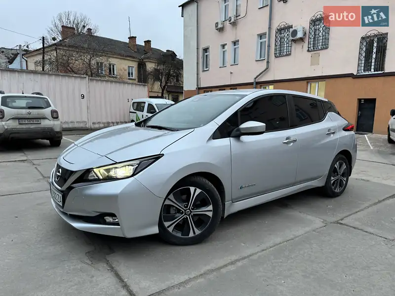 Хэтчбек Nissan Leaf 2019 в 
