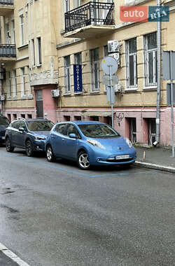 Хэтчбек Nissan Leaf 2014 в 