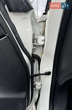 Хэтчбек Nissan Leaf 2013 в 