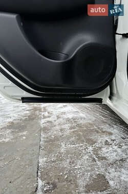 Хэтчбек Nissan Leaf 2013 в 
