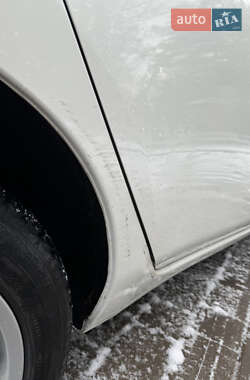 Хэтчбек Nissan Leaf 2013 в 