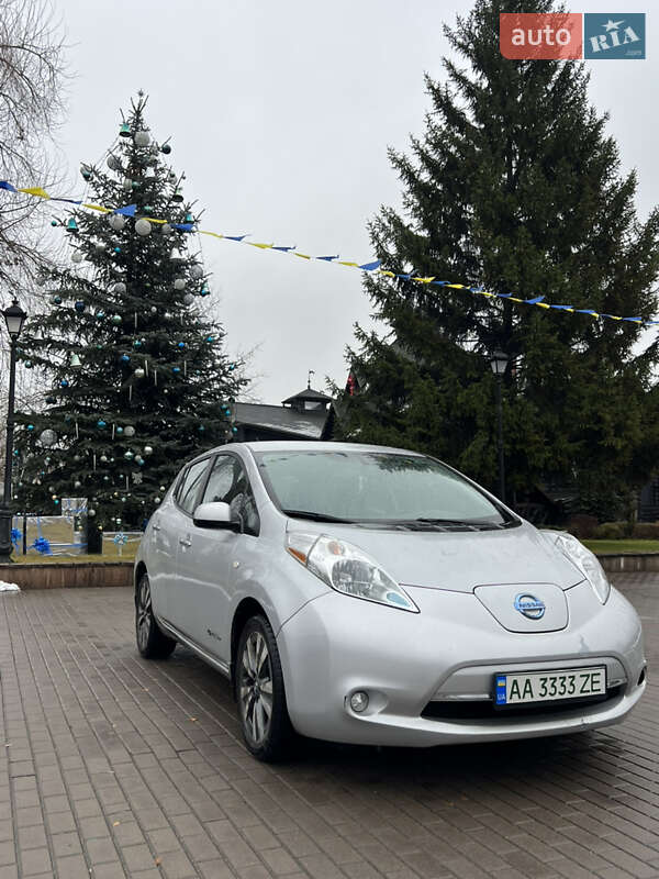 Хэтчбек Nissan Leaf 2016 в Киеве