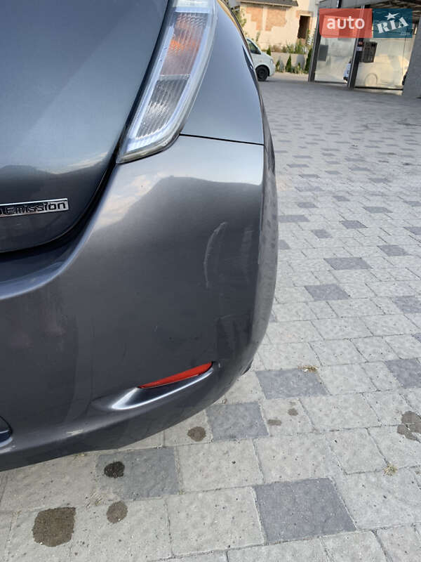Хэтчбек Nissan Leaf 2013 в Городке