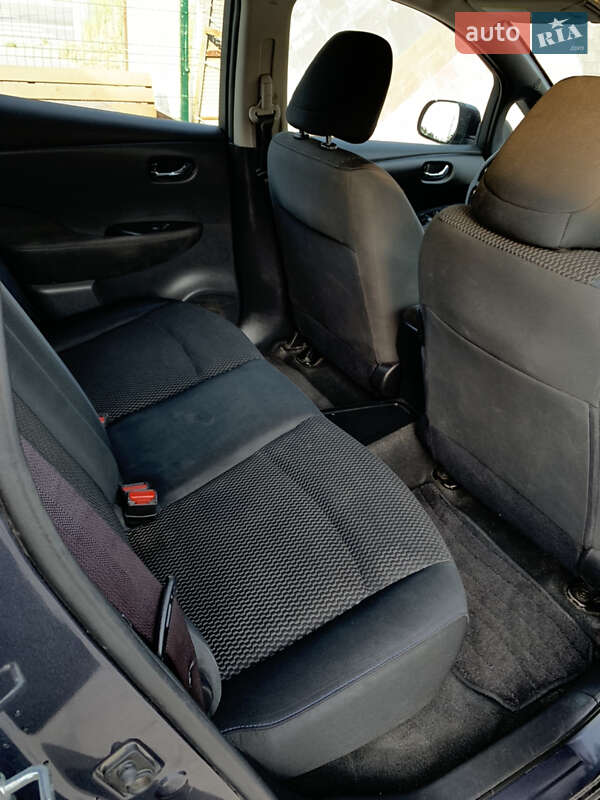 Хэтчбек Nissan Leaf 2013 в Городке