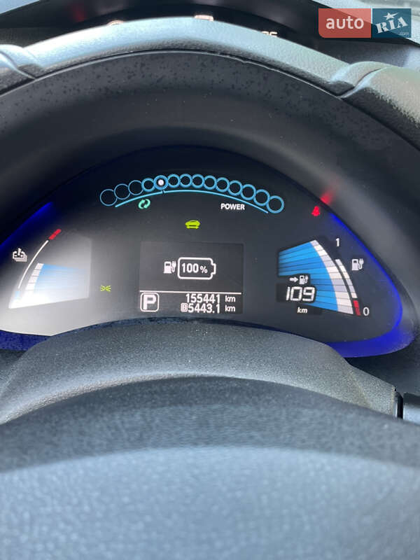 Хэтчбек Nissan Leaf 2013 в Городке