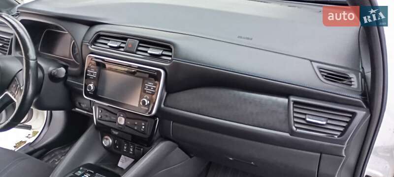 Хетчбек Nissan Leaf 2017 в Бориславі