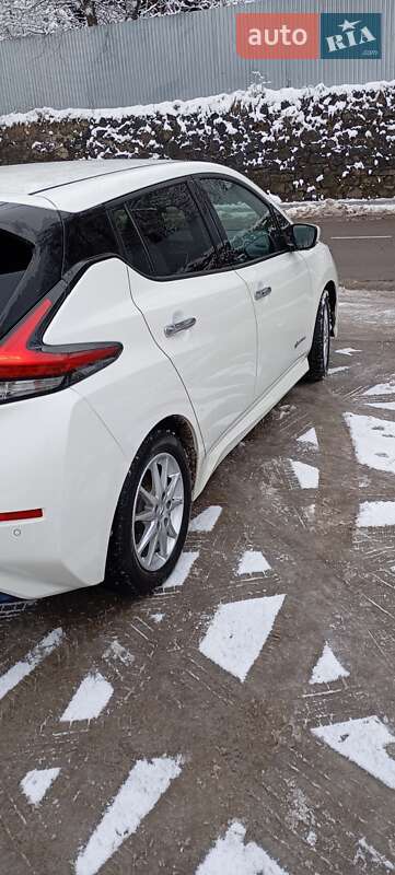 Хетчбек Nissan Leaf 2017 в Бориславі