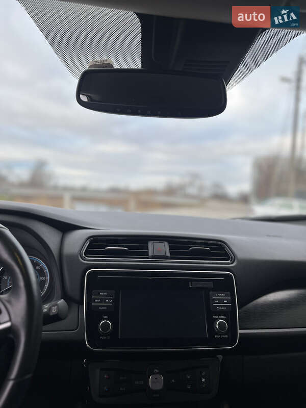 Хэтчбек Nissan Leaf 2017 в Днепре