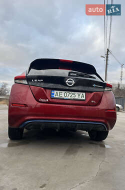Хэтчбек Nissan Leaf 2017 в 
