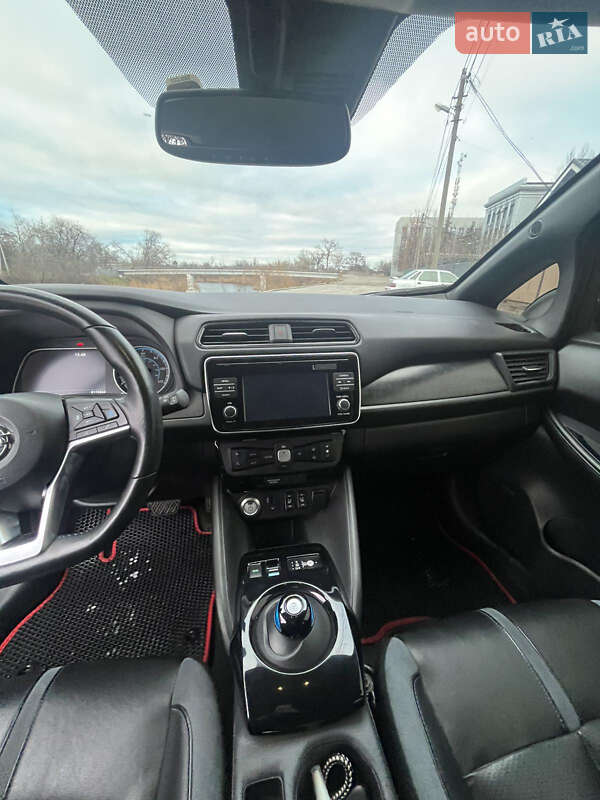 Хэтчбек Nissan Leaf 2017 в Днепре