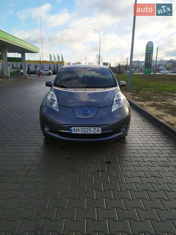 Хетчбек Nissan Leaf 2015 в Житомирі