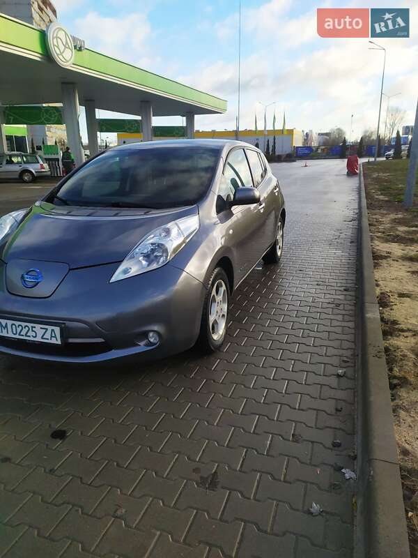 Хетчбек Nissan Leaf 2015 в Житомирі