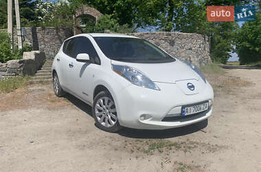Хэтчбек Nissan Leaf 2015 в 