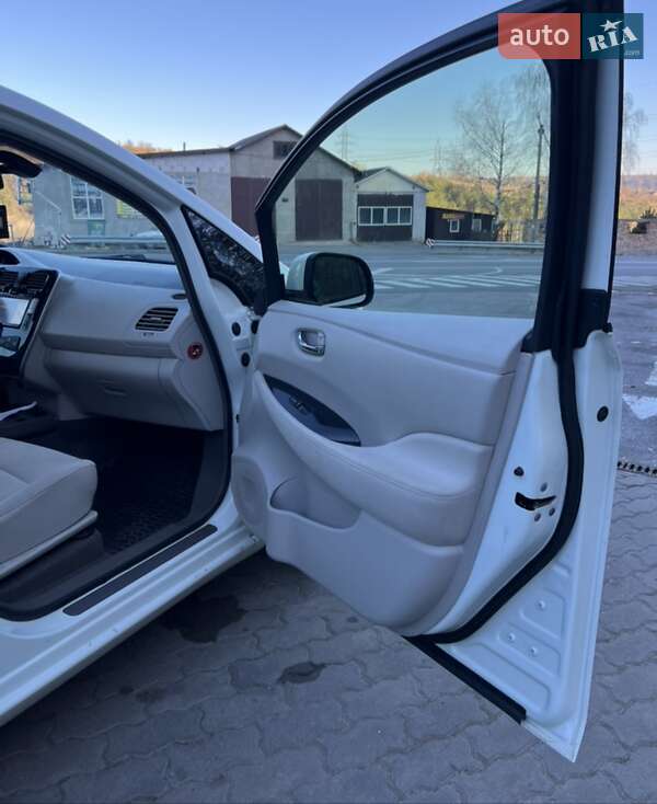 Хэтчбек Nissan Leaf 2012 в Виннице