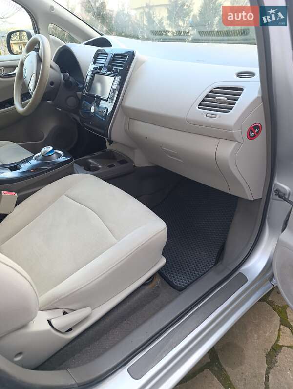 Хетчбек Nissan Leaf 2012 в Східниці