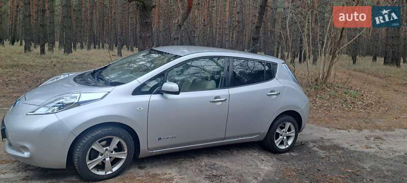 Хэтчбек Nissan Leaf 2012 в Кременчуге фото 2 Хэтчбек Nissan Leaf 2012 в Кременчуге