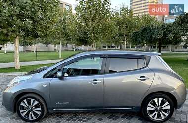 Хетчбек Nissan Leaf 2014 в Дніпрі