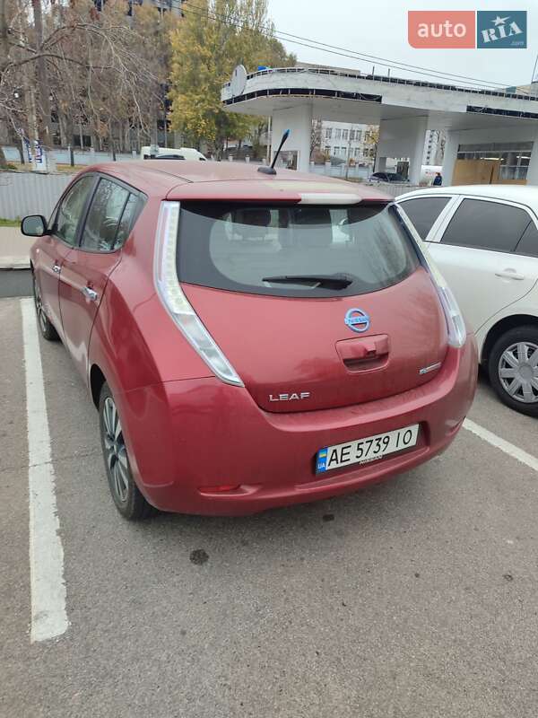 Хетчбек Nissan Leaf 2012 в Дніпрі