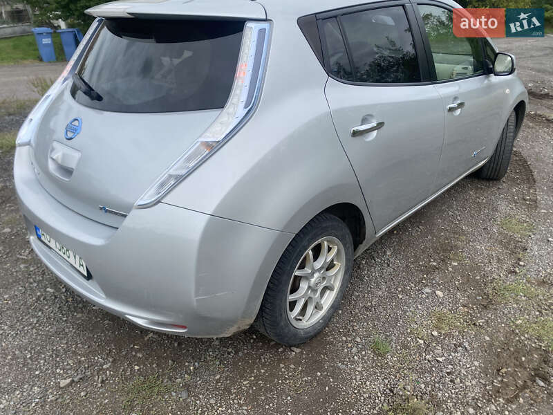 Хетчбек Nissan Leaf 2012 в Ужгороді