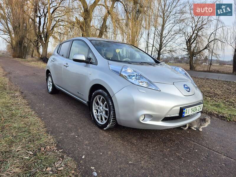 Хэтчбек Nissan Leaf 2012 в Киеве