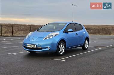 Хэтчбек Nissan Leaf 2010 в 