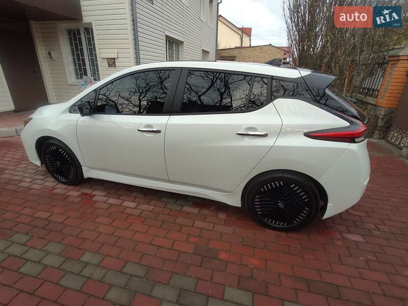 Хэтчбек Nissan Leaf 2023 в Белой Церкви