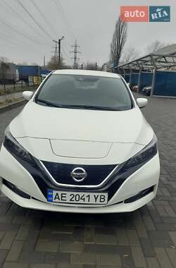 Хетчбек Nissan Leaf 2018 в Дніпрі