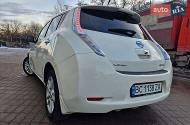Хэтчбек Nissan Leaf 2012 в 
