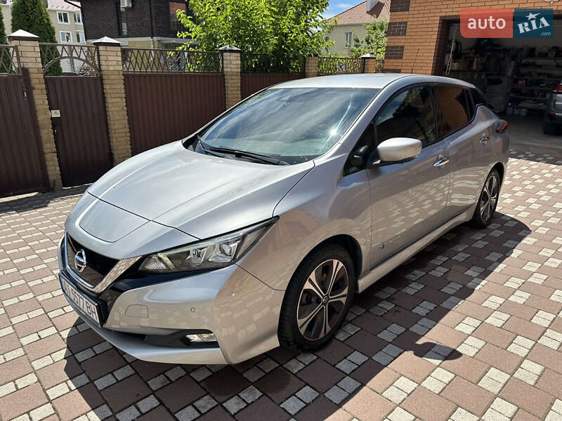 Хэтчбек Nissan Leaf 2018 в 