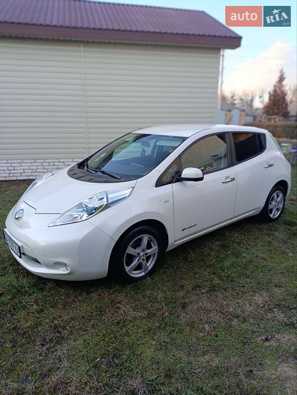 Хетчбек Nissan Leaf 2014 в Олександрівці