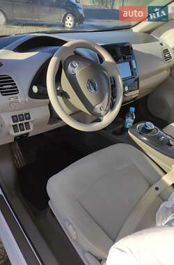 Хэтчбек Nissan Leaf 2012 в Заставной