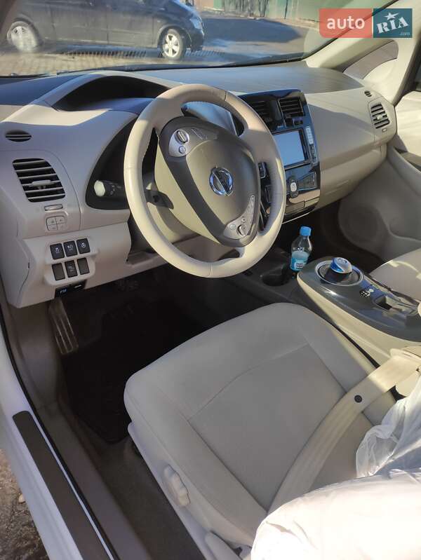 Хэтчбек Nissan Leaf 2012 в Заставной
