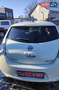 Хэтчбек Nissan Leaf 2012 в Заставной