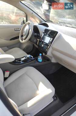 Хэтчбек Nissan Leaf 2012 в Заставной