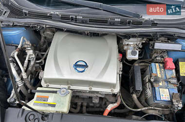Хэтчбек Nissan Leaf 2015 в 