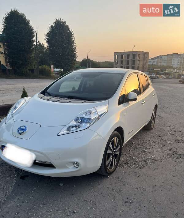 Хетчбек Nissan Leaf 2017 в 