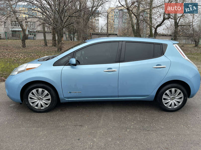 Хетчбек Nissan Leaf 2014 в Дніпрі