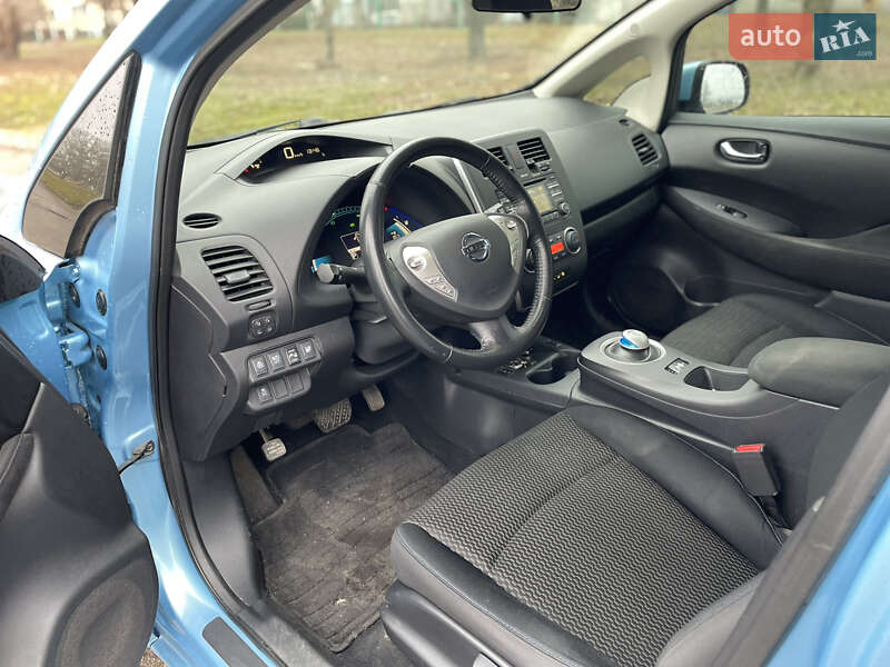 Хетчбек Nissan Leaf 2014 в Дніпрі
