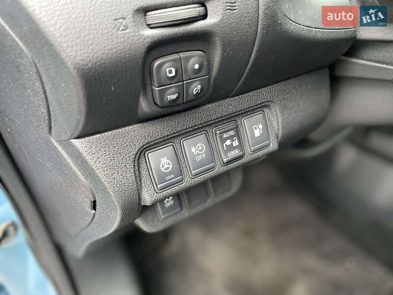 Хетчбек Nissan Leaf 2014 в Дніпрі